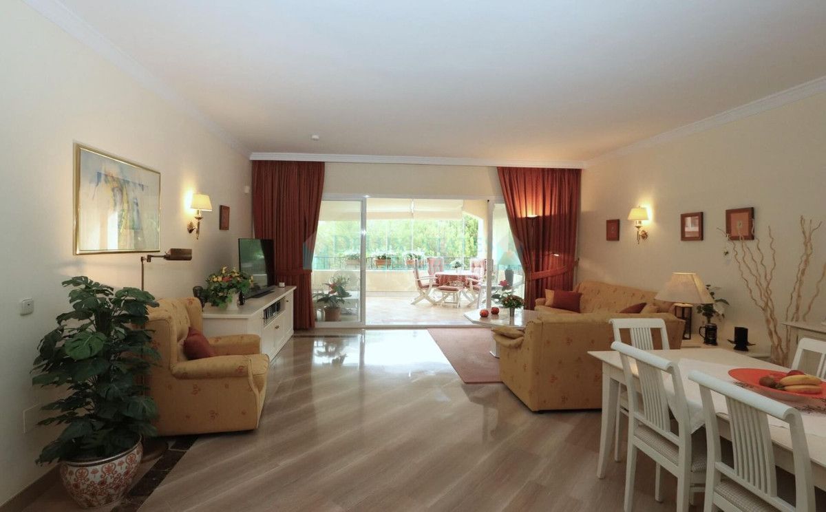 Apartamento en venta en Elviria, Marbella Este