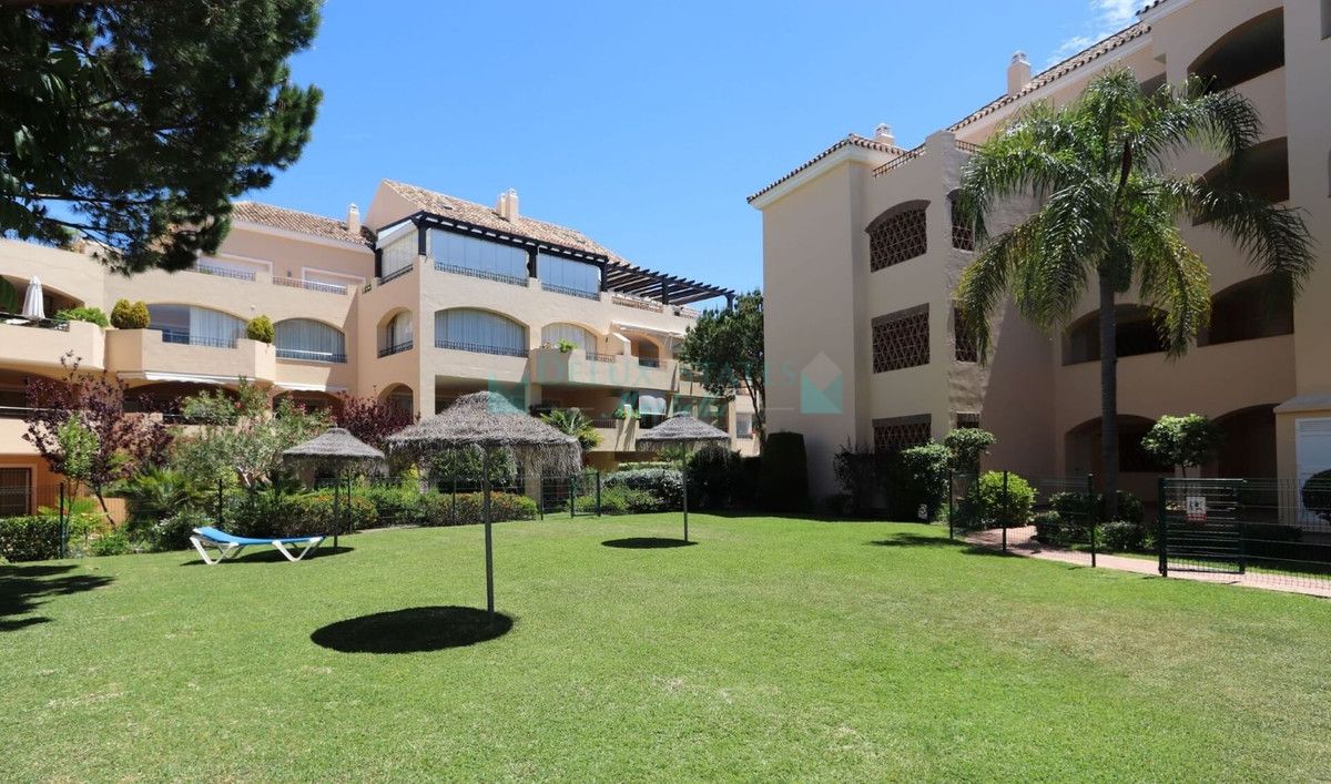 Apartamento en venta en Elviria, Marbella Este