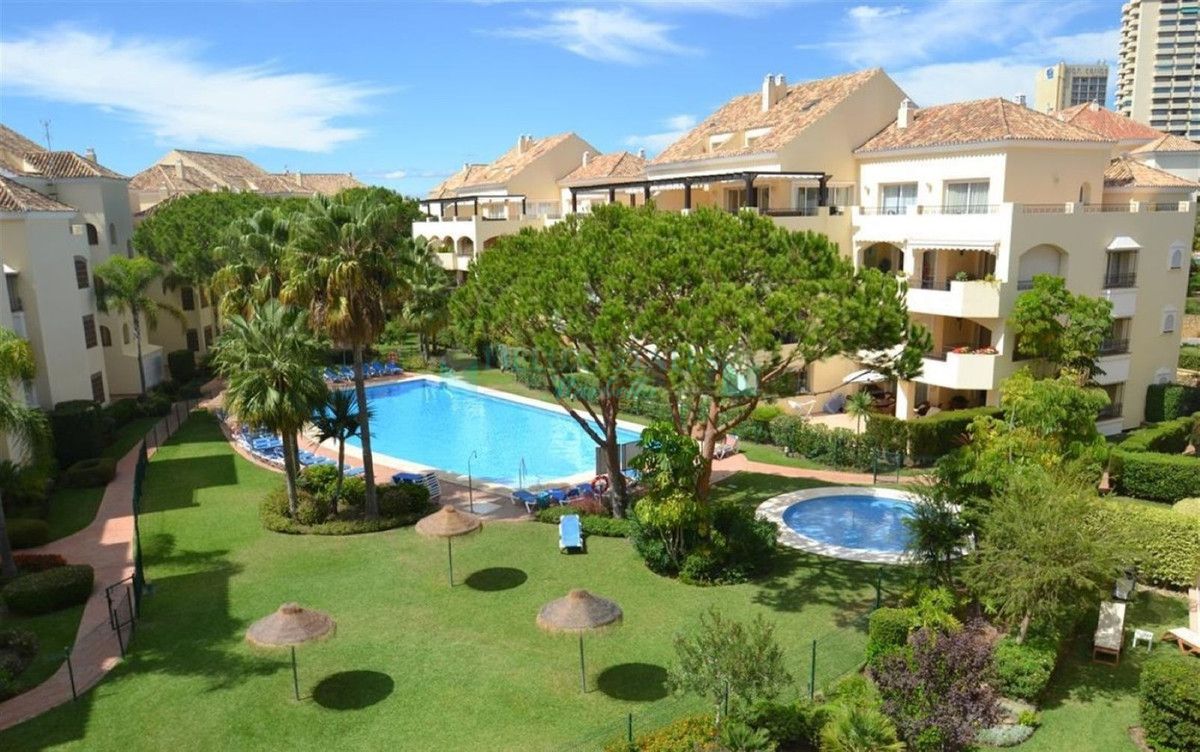 Apartamento en venta en Elviria, Marbella Este