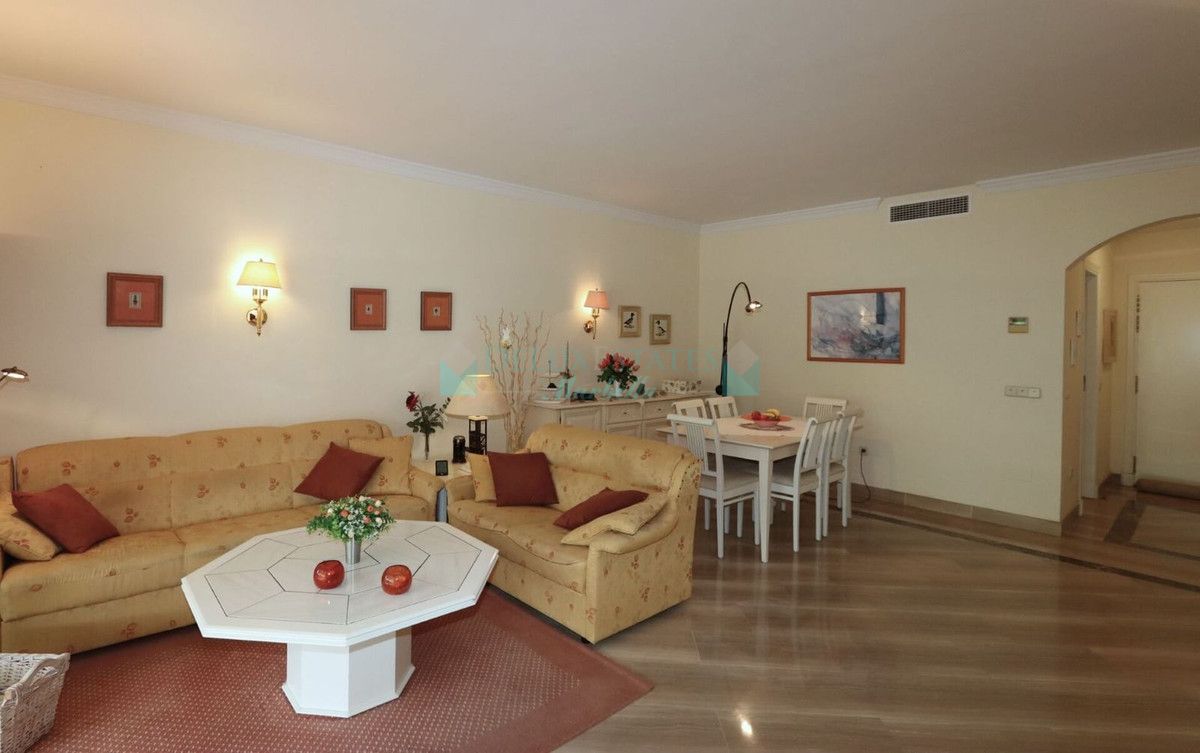 Apartamento en venta en Elviria, Marbella Este