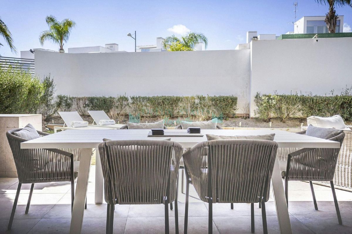 Ground Floor Apartment for sale in New Golden Mile, Estepona