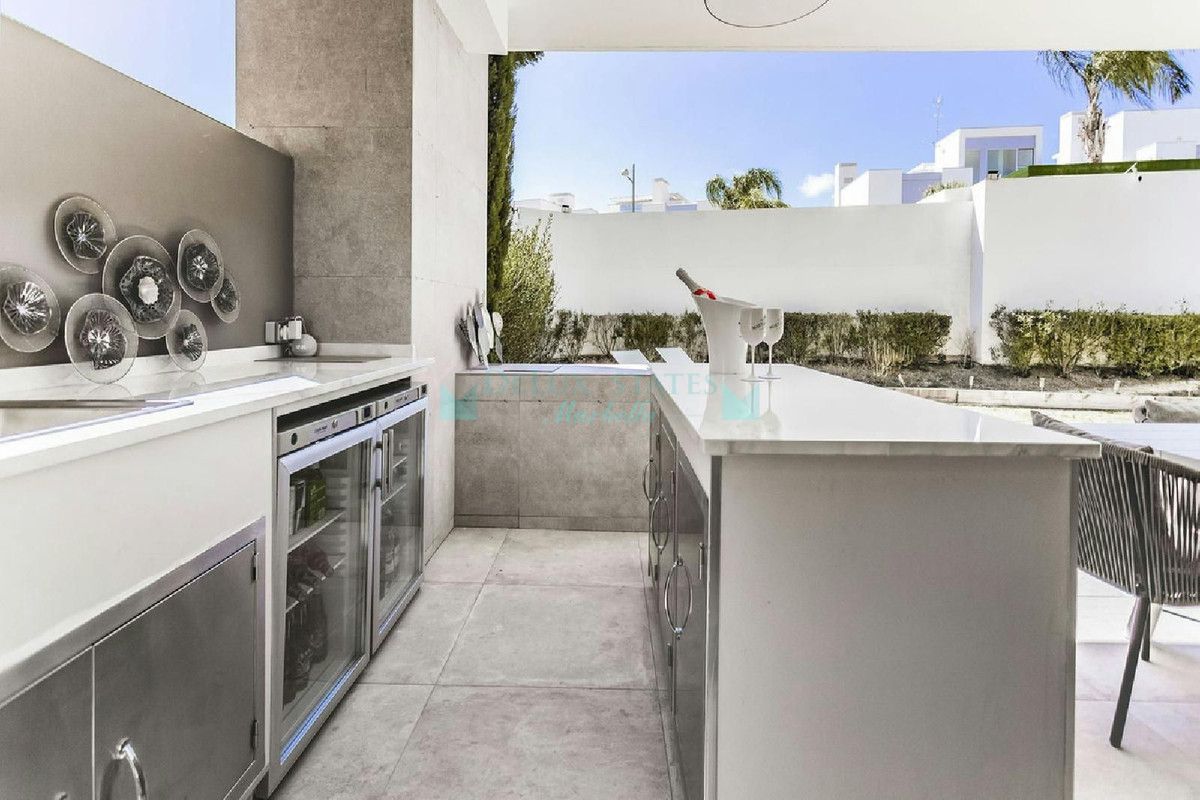 Ground Floor Apartment for sale in New Golden Mile, Estepona