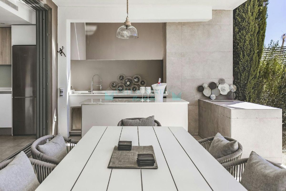 Ground Floor Apartment for sale in New Golden Mile, Estepona