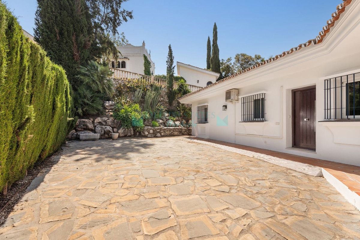 Villa for rent in El Rosario, Marbella East