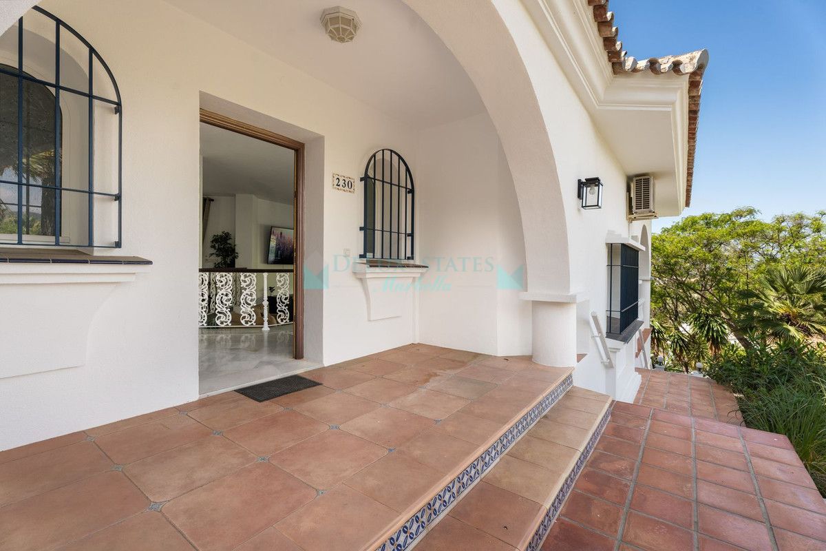 Villa for rent in El Rosario, Marbella East