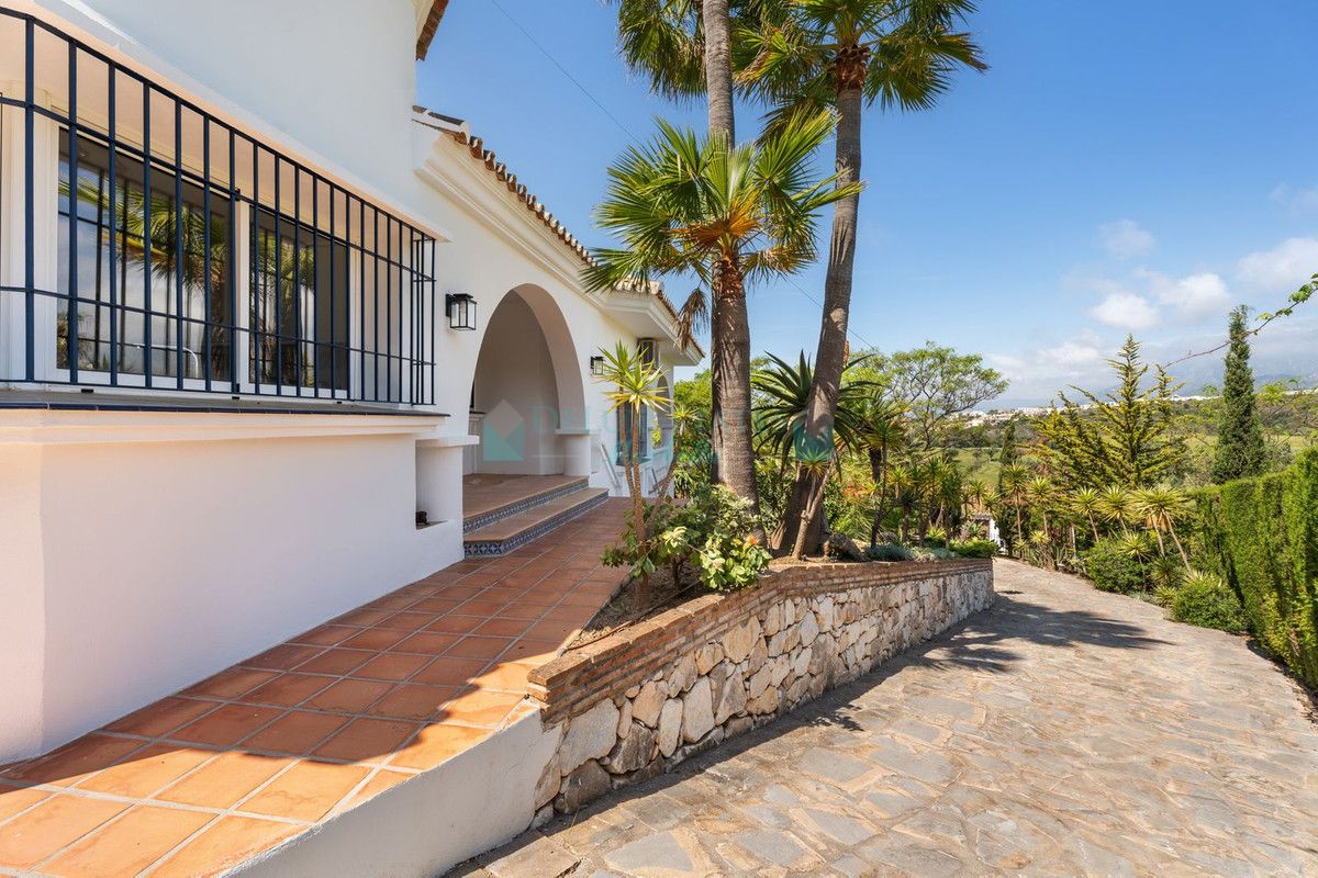 Villa for rent in El Rosario, Marbella East