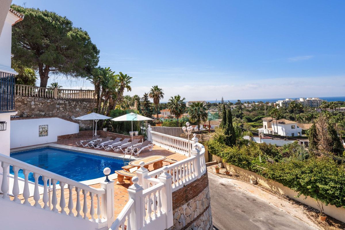 Villa for rent in El Rosario, Marbella East