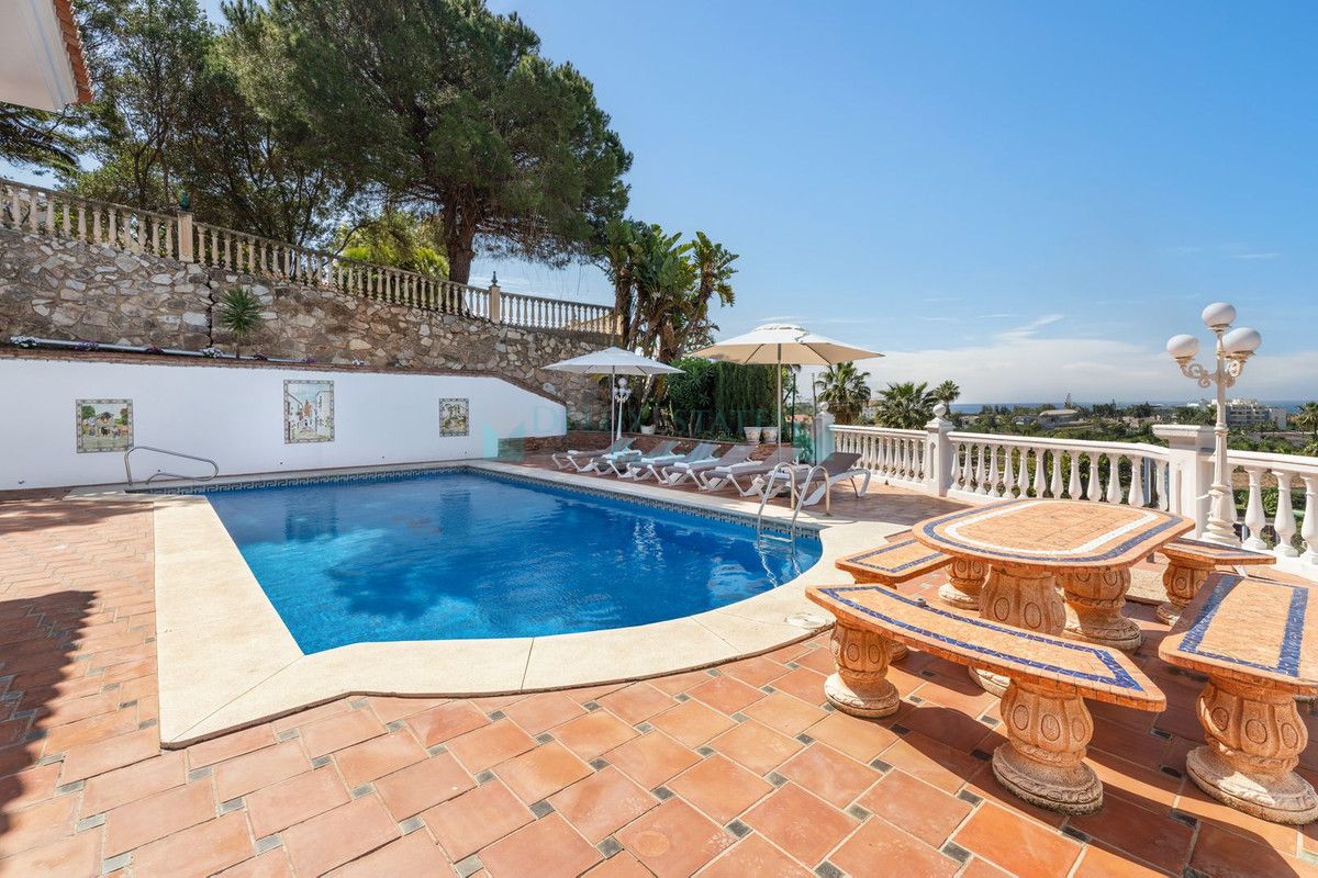 Villa for rent in El Rosario, Marbella East