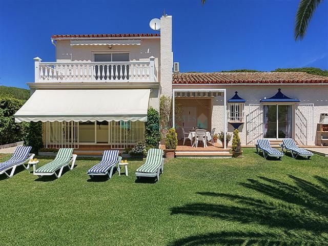 Villa for rent in Artola, Marbella East