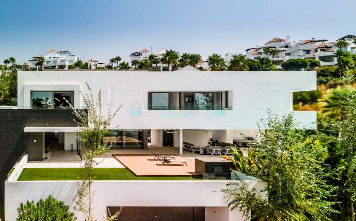 Villa for sale in Benahavis