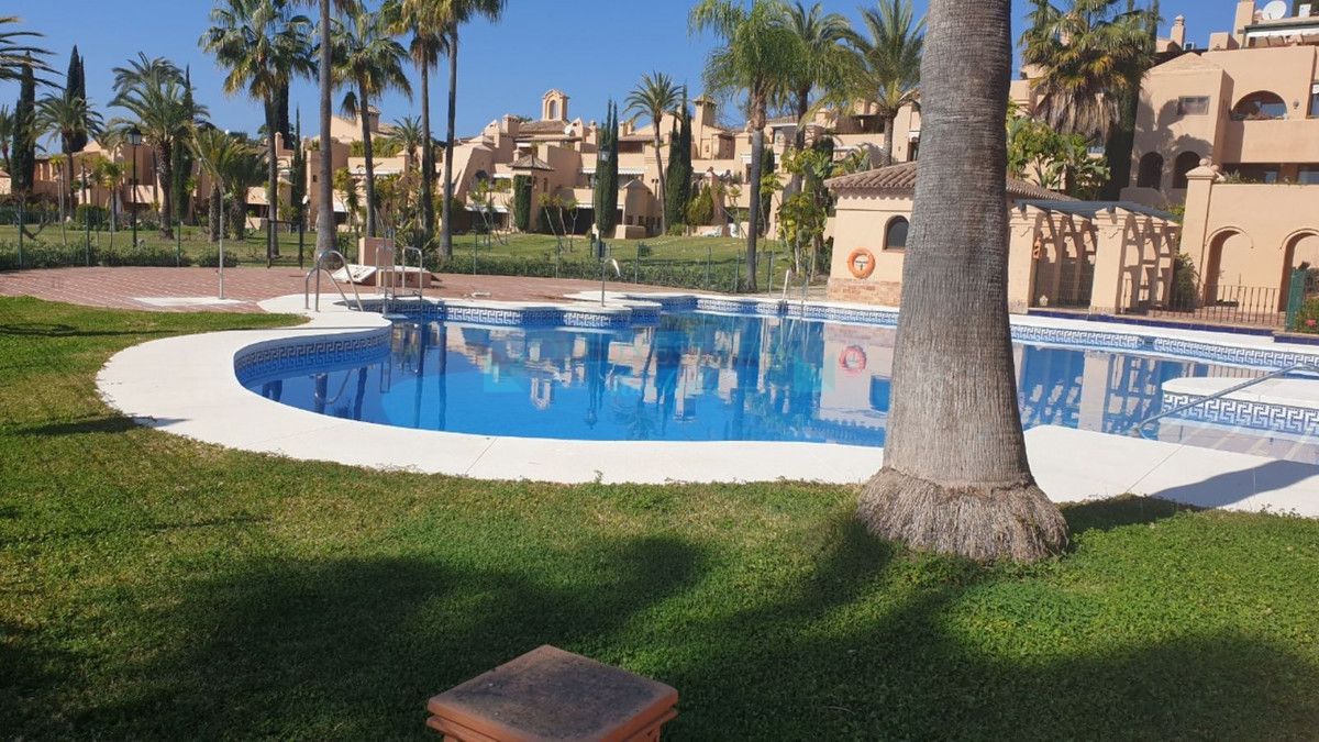 Ground Floor Apartment for rent in El Paraiso, Estepona