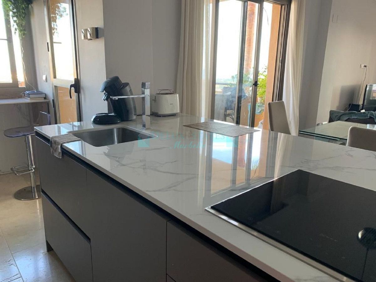 Apartment for rent in Benahavis