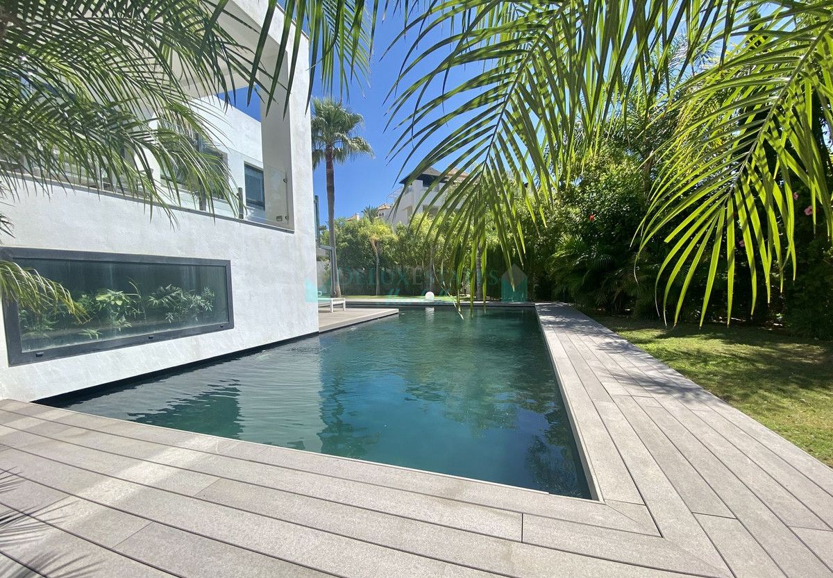 Villa en alquiler en El Paraiso, Estepona