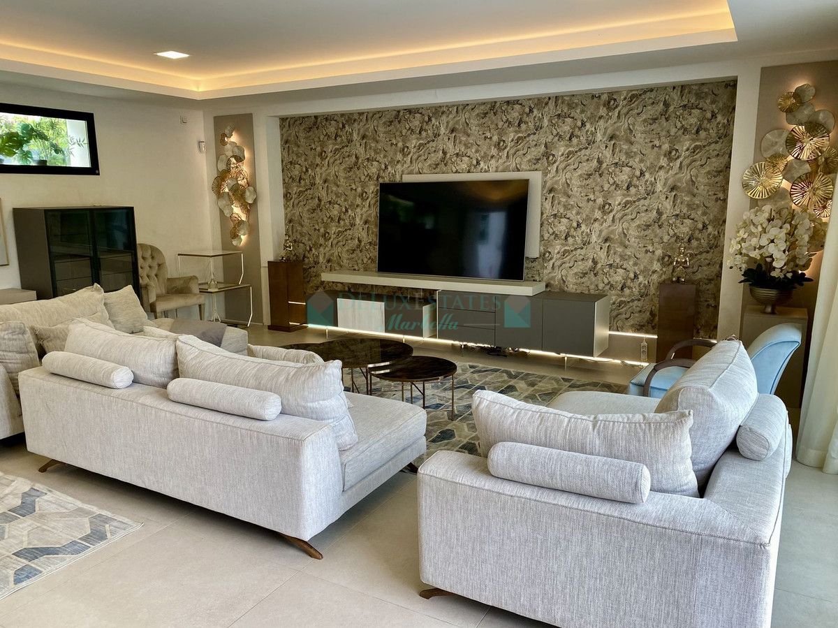 Villa en alquiler en El Paraiso, Estepona