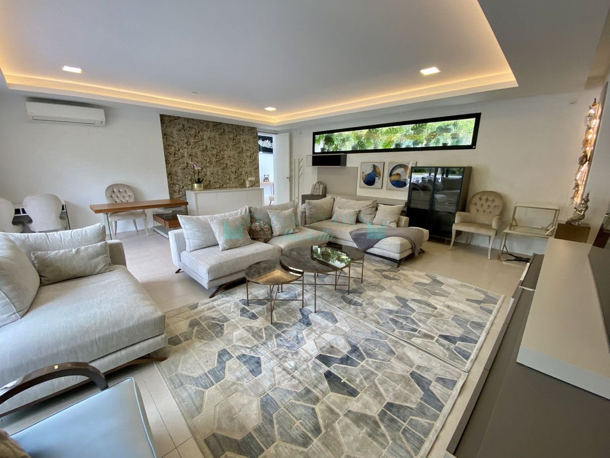 Villa en alquiler en El Paraiso, Estepona