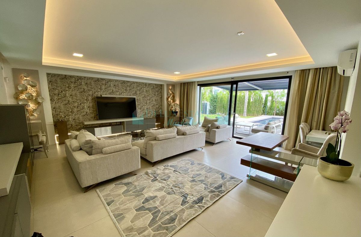 Villa en alquiler en El Paraiso, Estepona