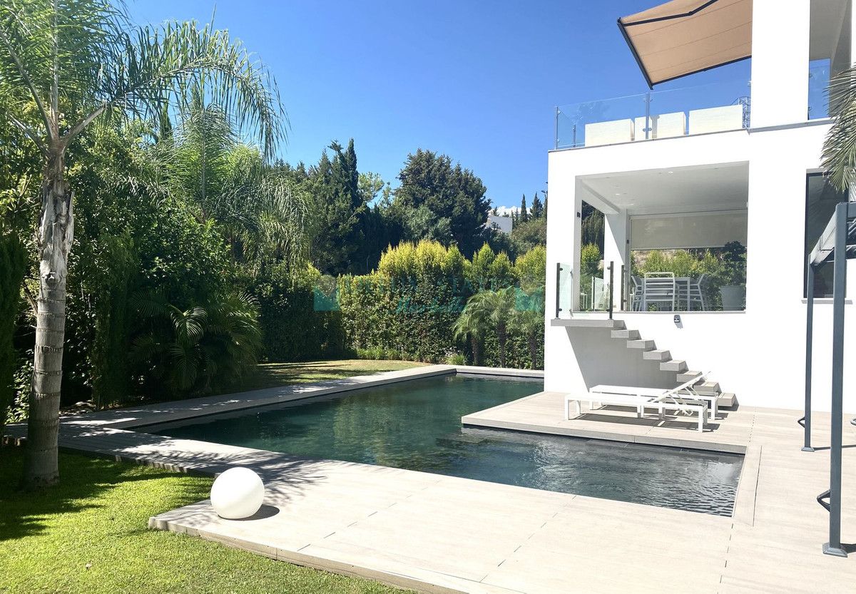 Villa en alquiler en El Paraiso, Estepona