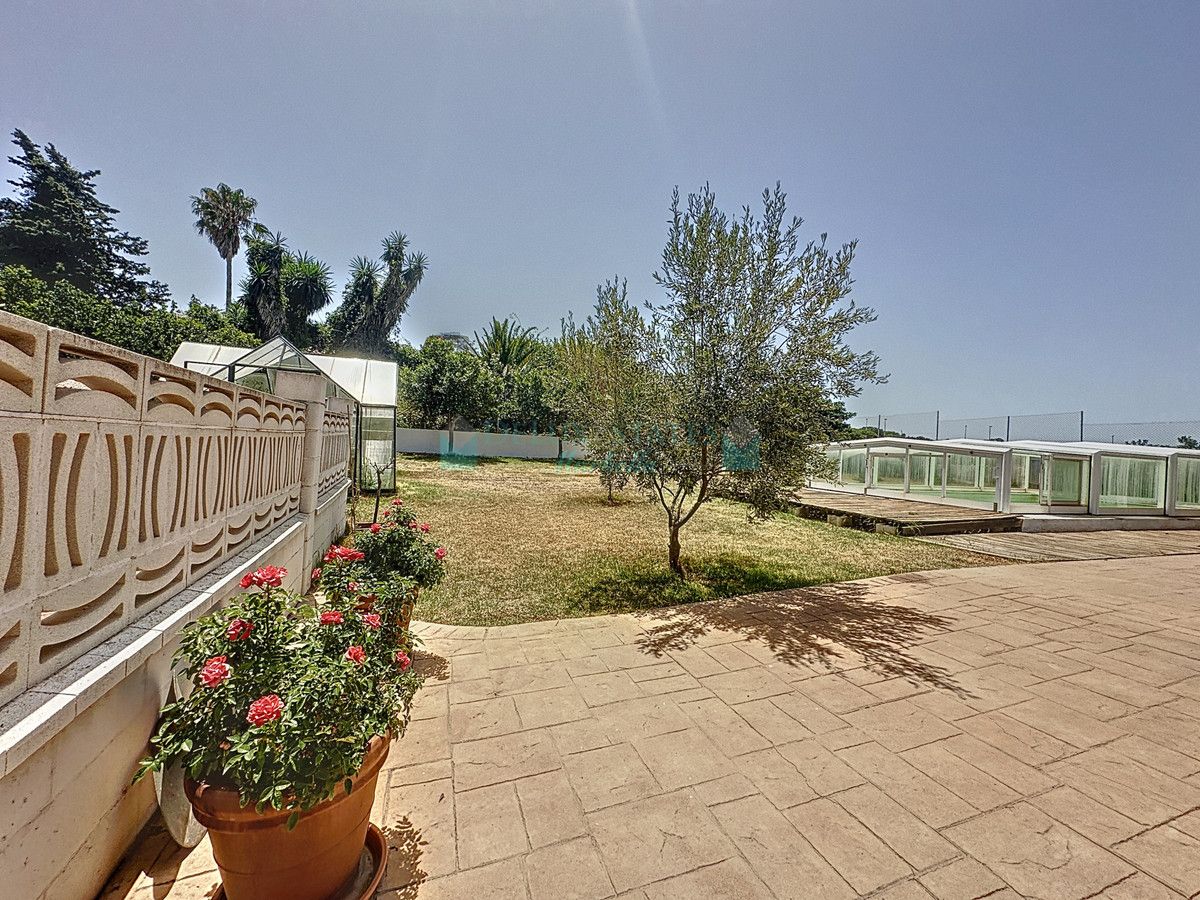 Villa en venta en Estepona