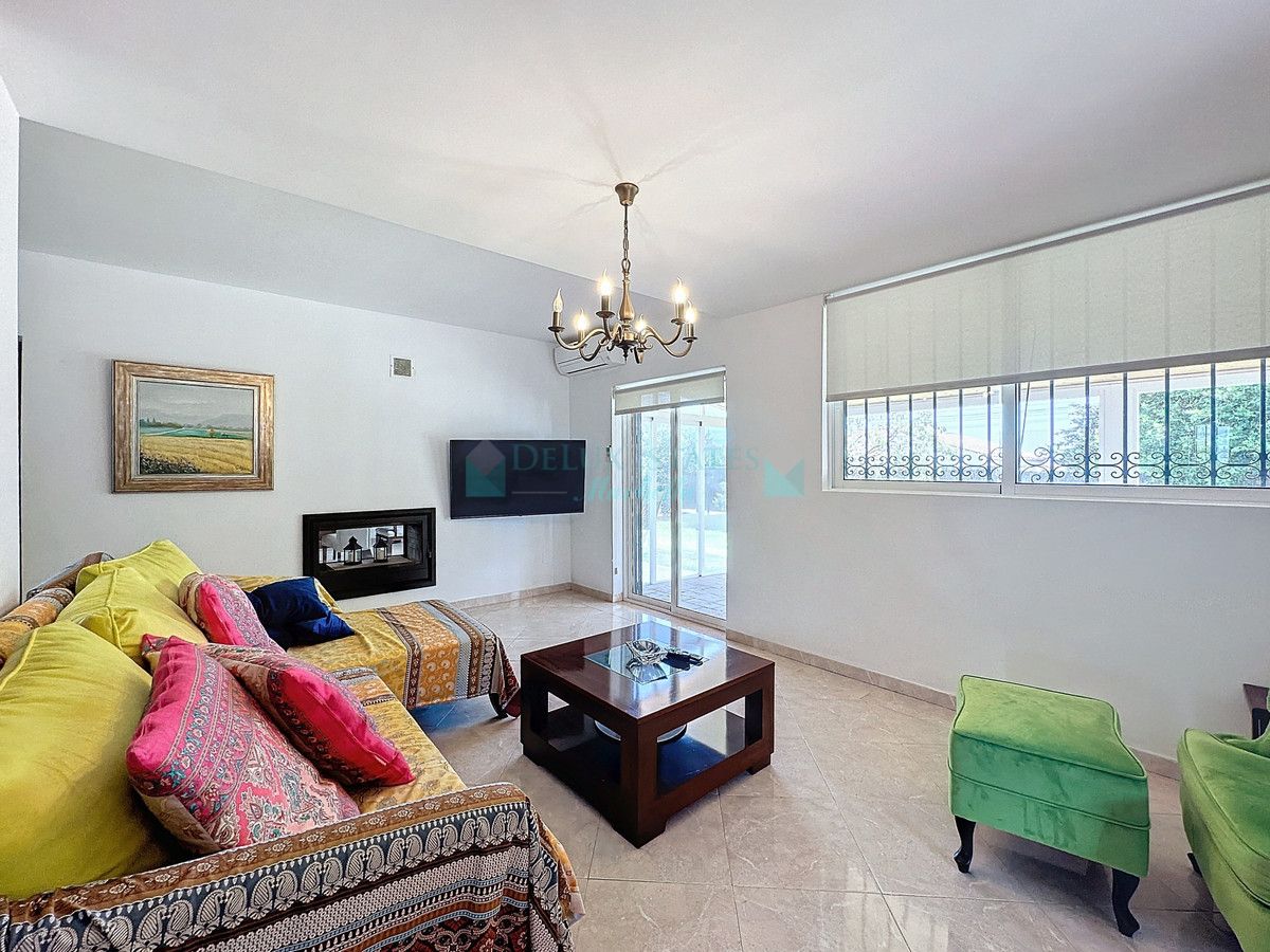 Villa en venta en Estepona