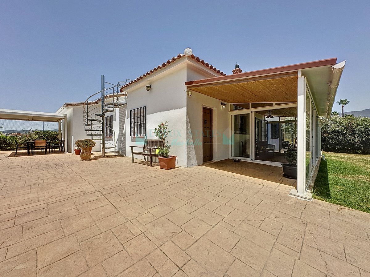 Villa en venta en Estepona