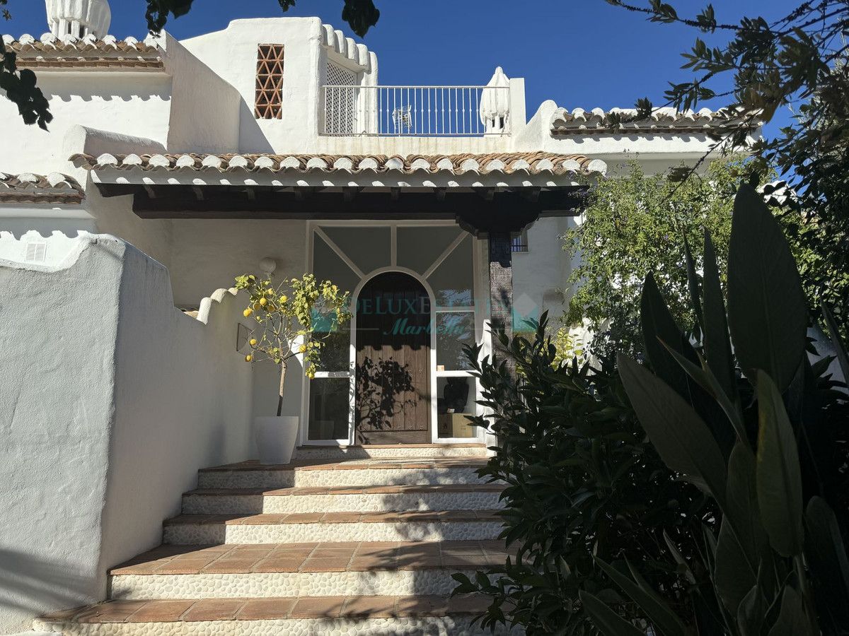 Villa en alquiler en Bahia de Marbella, Marbella Este