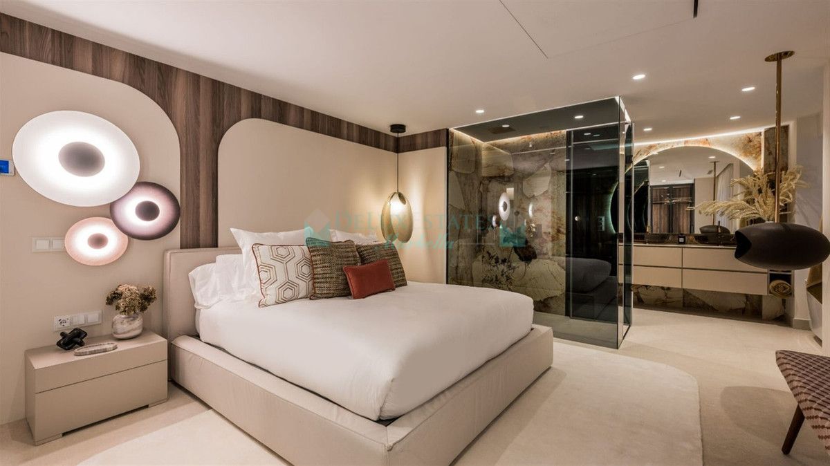 Apartment for sale in Los Monteros, Marbella East