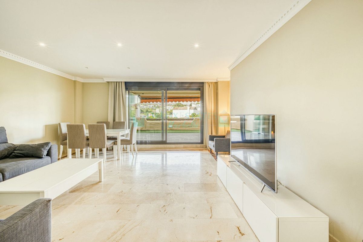 Ground Floor Apartment for sale in Benahavis