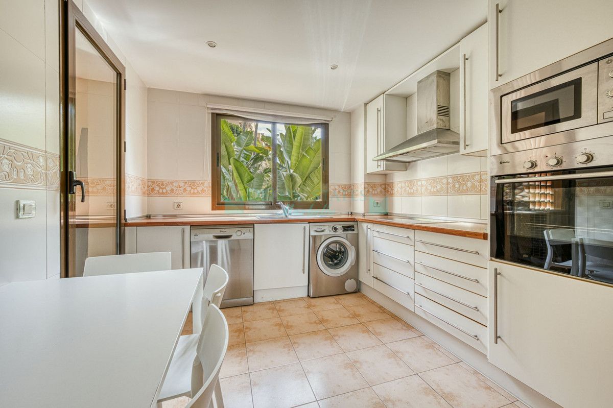 Ground Floor Apartment for sale in Benahavis