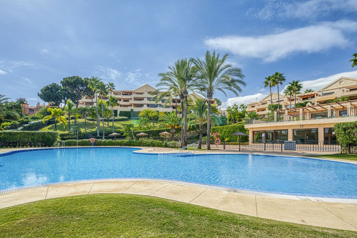Ground Floor Apartment for sale in Benahavis