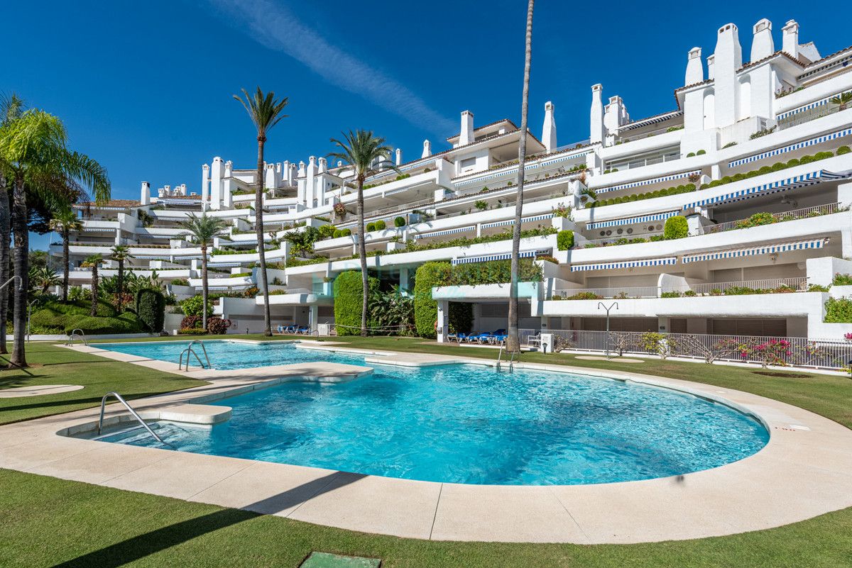 Ground Floor Apartment for sale in Rio Real, Marbella East