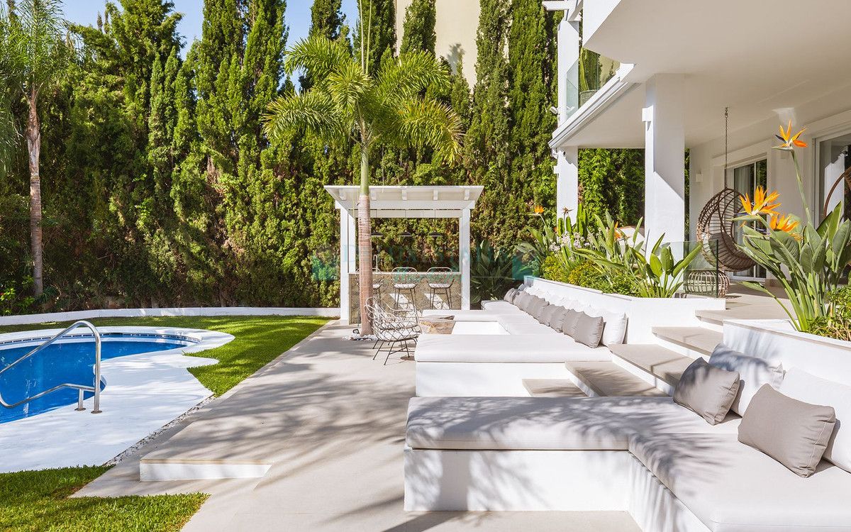 Villa for sale in Carib Playa, Marbella East