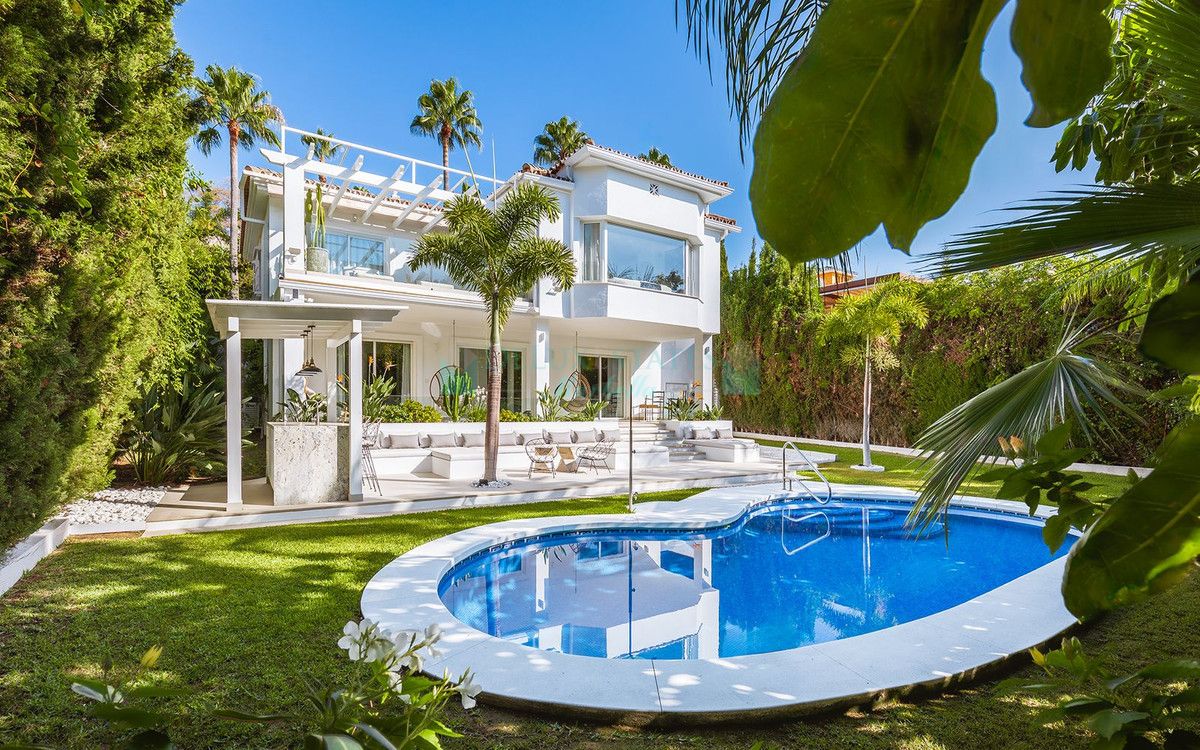 Villa for sale in Carib Playa, Marbella East