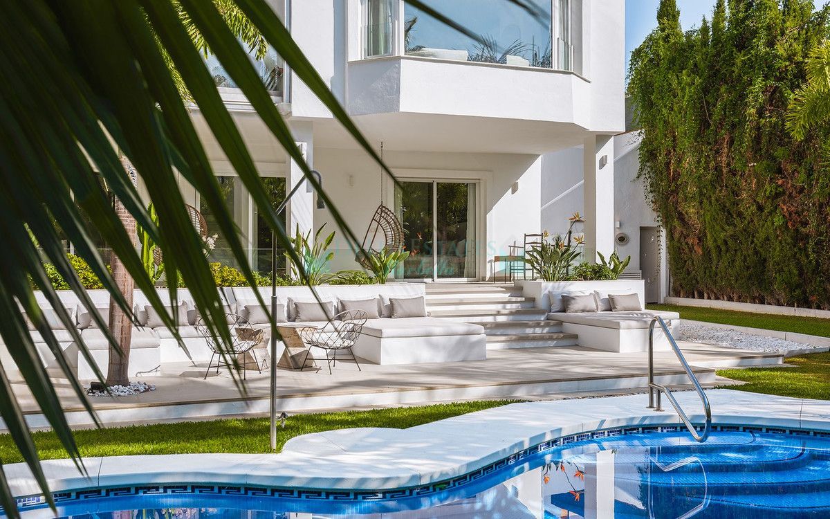 Villa for sale in Carib Playa, Marbella East