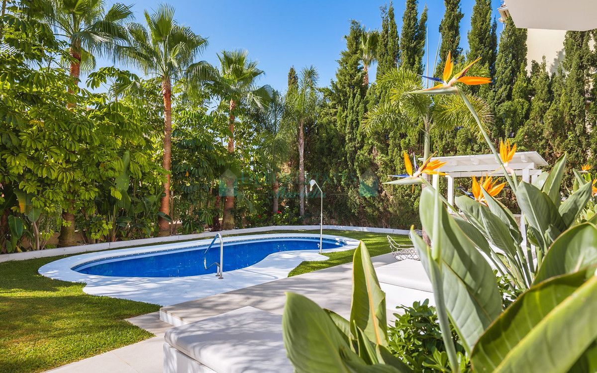 Villa for sale in Carib Playa, Marbella East