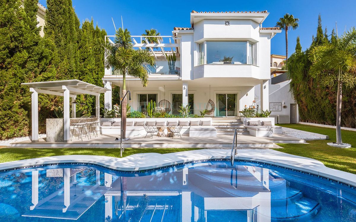 Villa for sale in Carib Playa, Marbella East