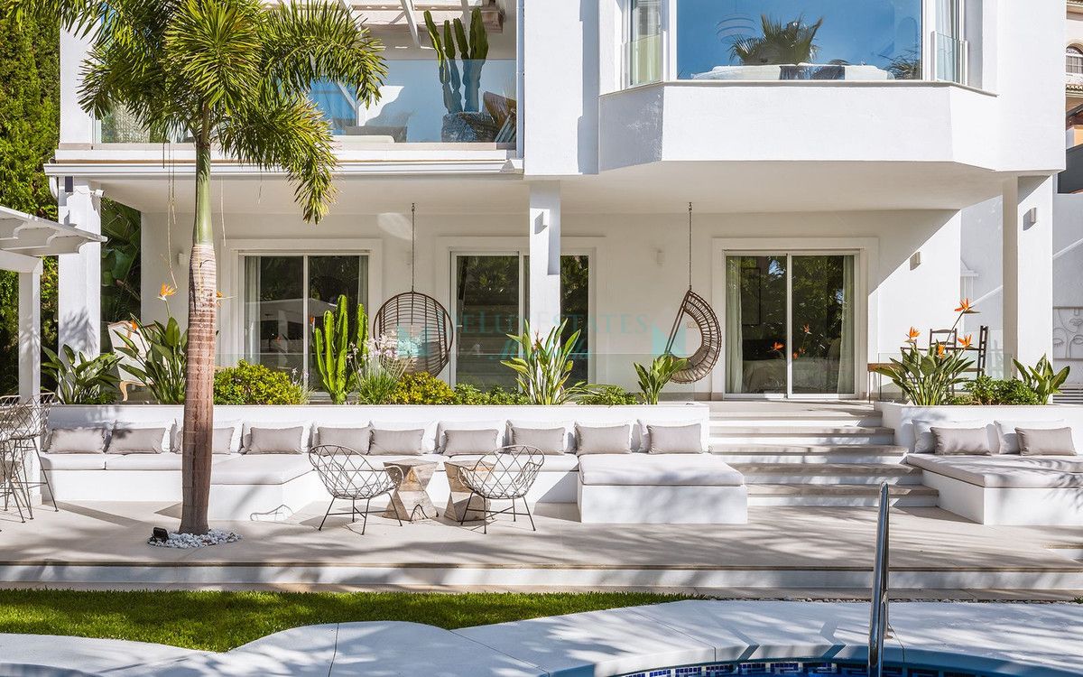 Villa for sale in Carib Playa, Marbella East