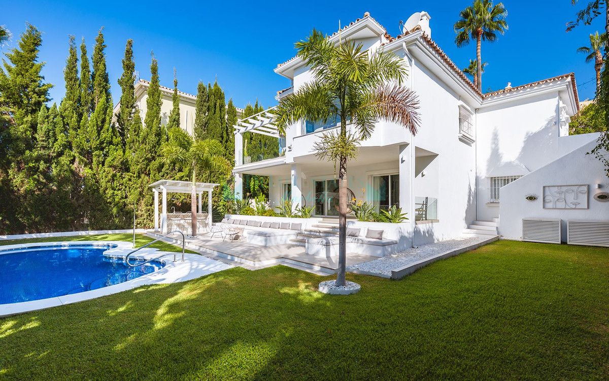 Villa for sale in Carib Playa, Marbella East