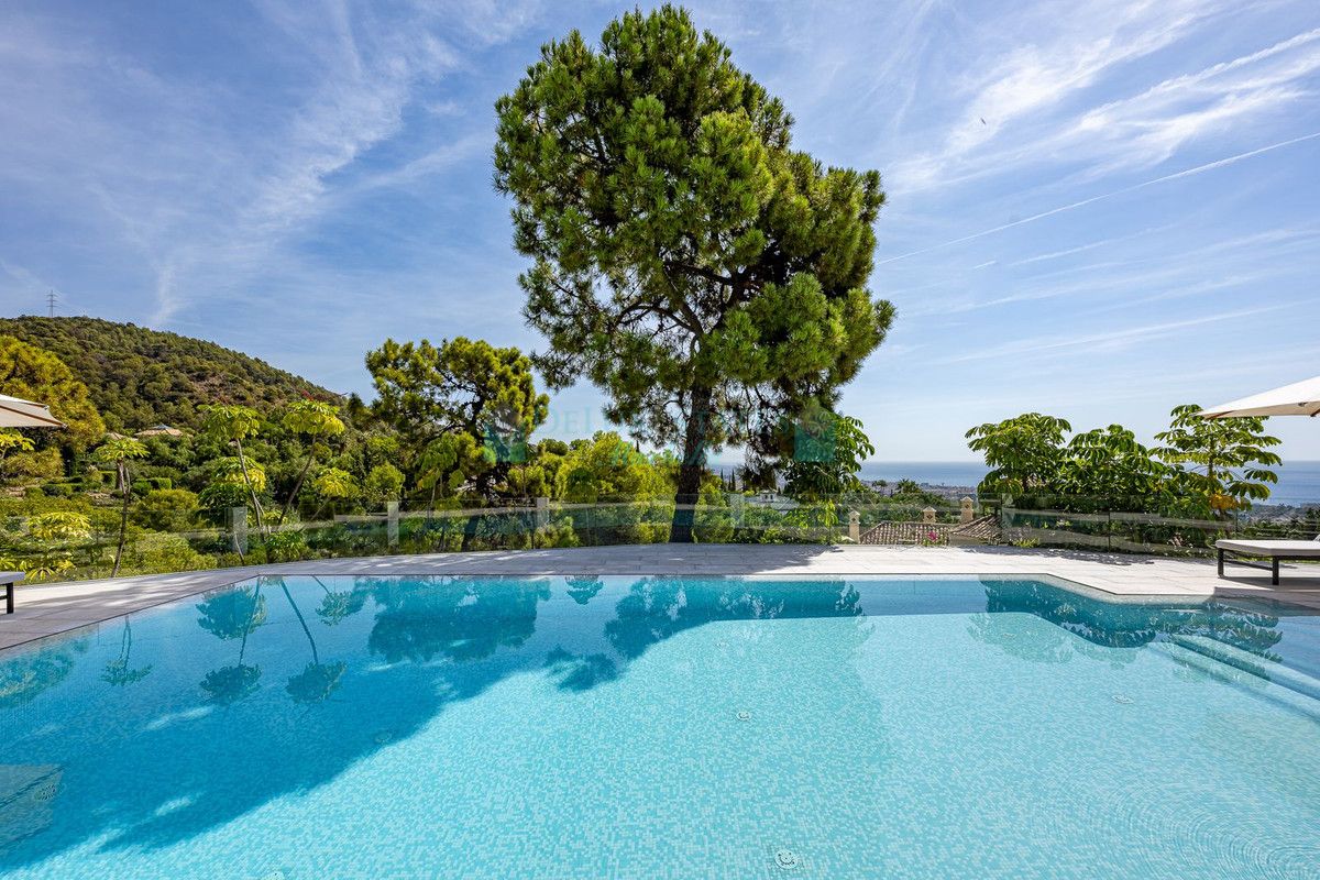 Villa for sale in Nagüeles, Marbella Golden Mile