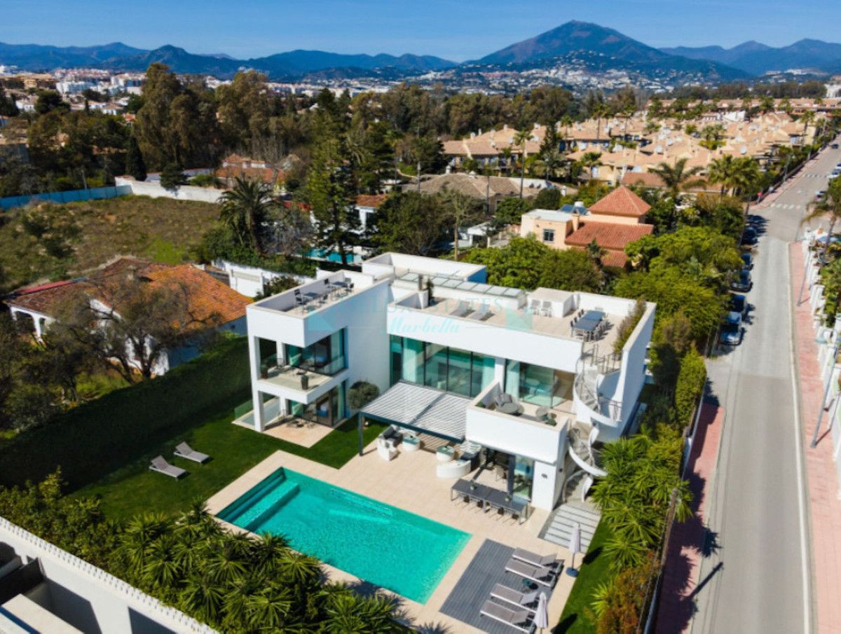 Villa for sale in Marbella - Puerto Banus