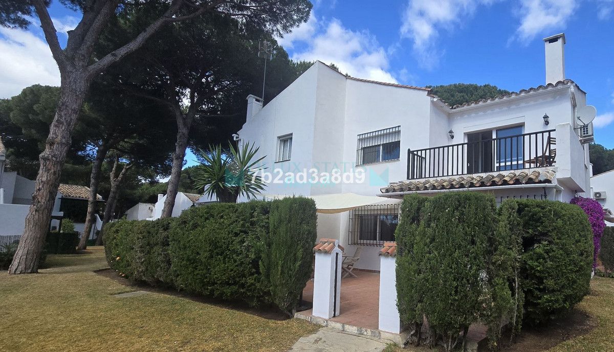 Semi Detached Villa for rent in New Golden Mile, Estepona