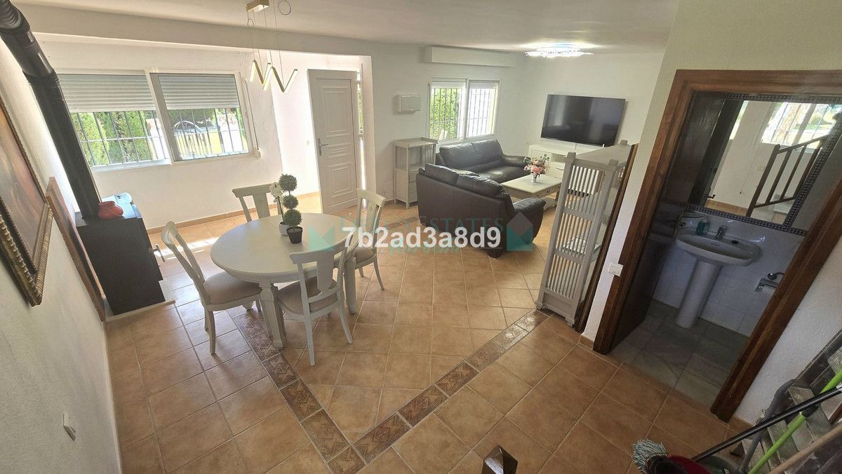 Semi Detached Villa for rent in New Golden Mile, Estepona