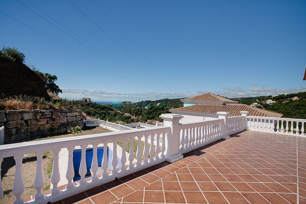 Villa for sale in Estepona