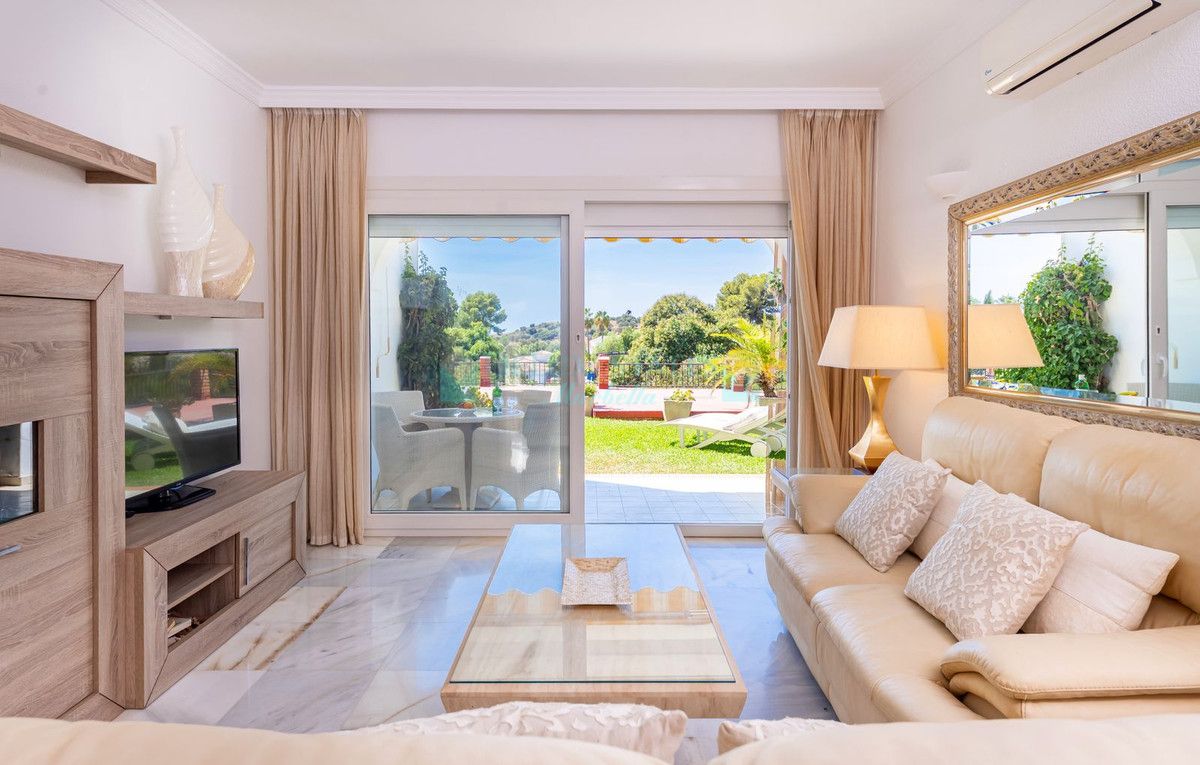 Ground Floor Apartment for sale in El Paraiso, Estepona