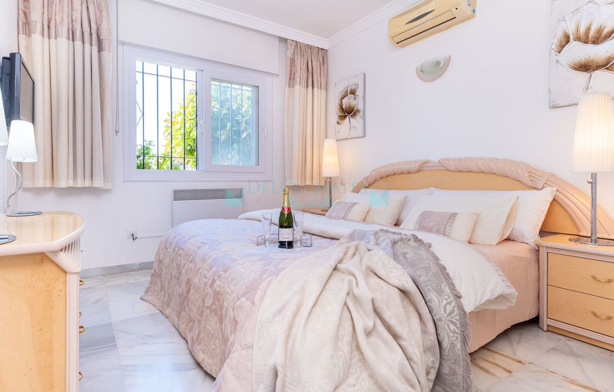 Ground Floor Apartment for sale in El Paraiso, Estepona