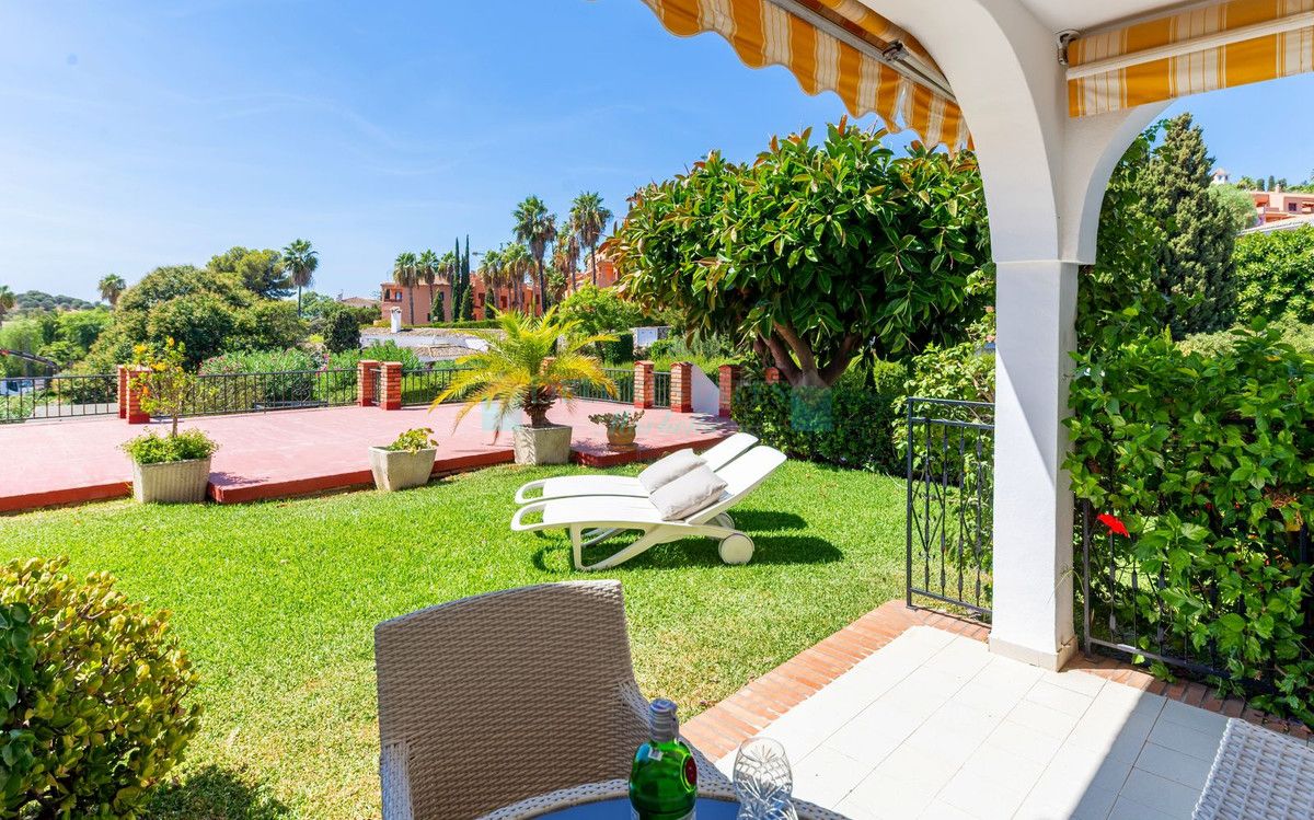 Ground Floor Apartment for sale in El Paraiso, Estepona