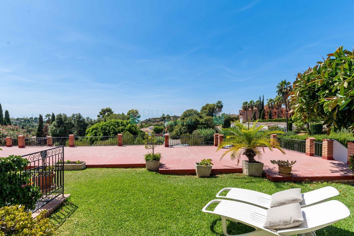 Ground Floor Apartment for sale in El Paraiso, Estepona
