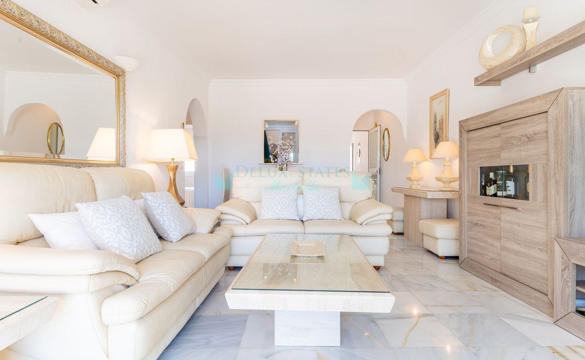 Ground Floor Apartment for sale in El Paraiso, Estepona