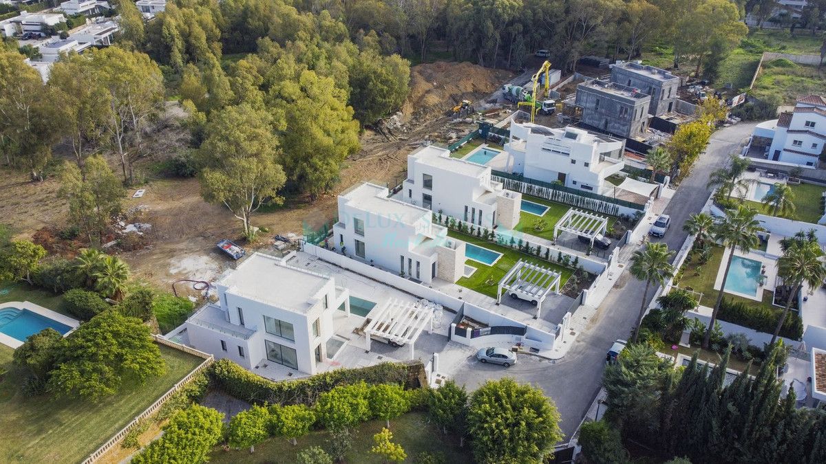 Villa for sale in New Golden Mile, Estepona