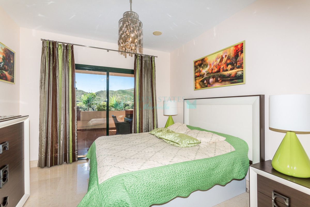 Apartment for rent in Benahavis