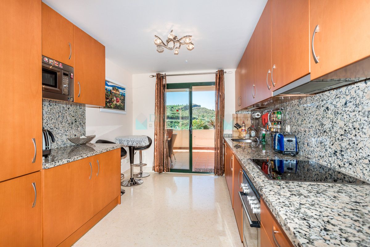 Apartment for rent in Benahavis